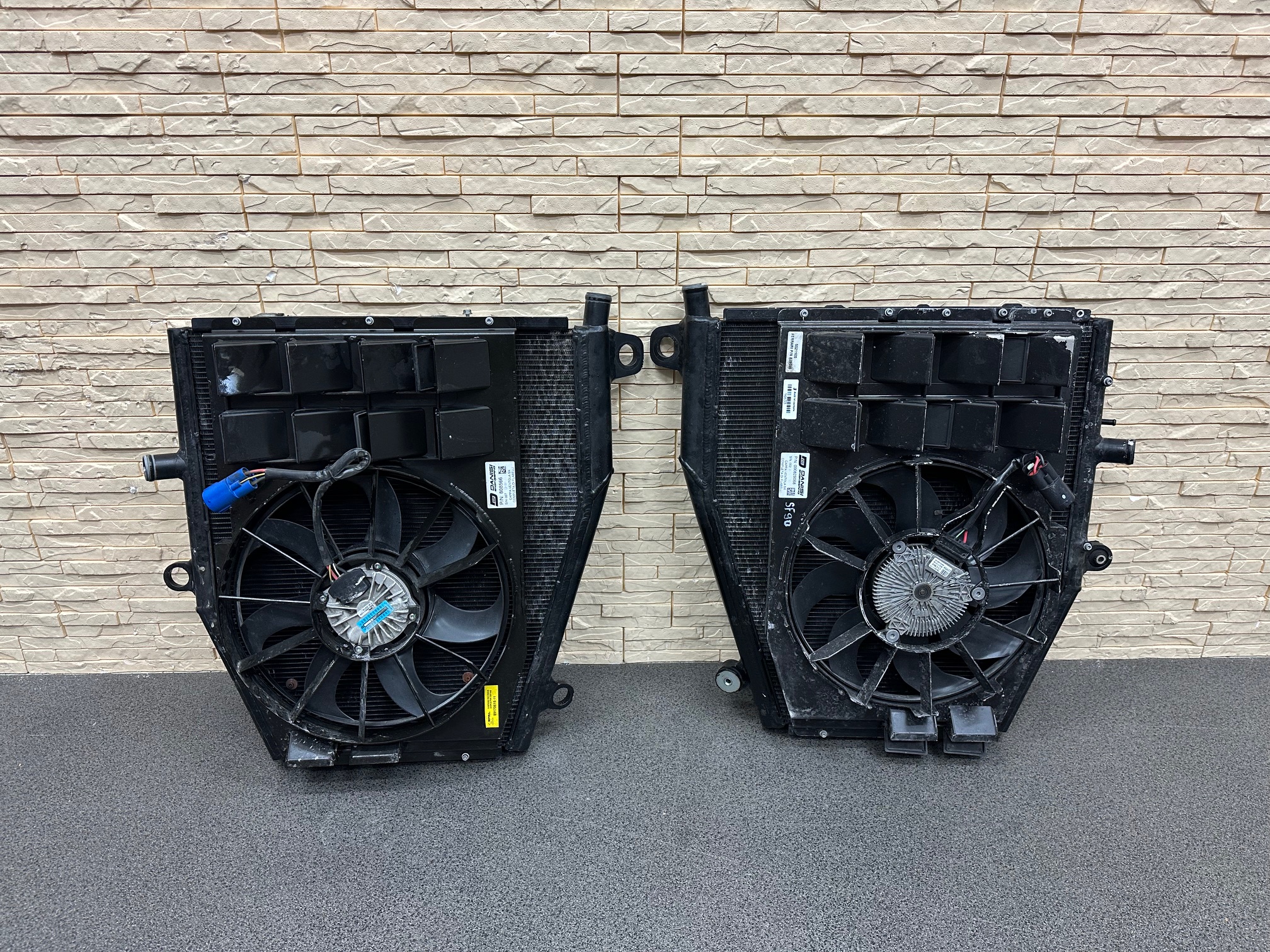 Ferrari SF90 Compl. Radiators with Electric Fan Set 958281 / 958284 / 968997 / 968998 / 798958 / 262836 - Image 2
