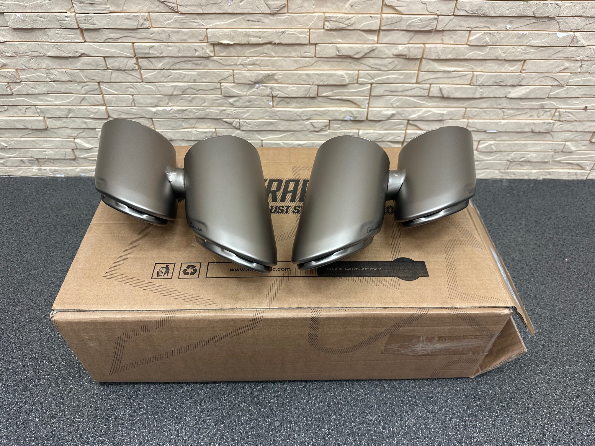 Lamborghini Urus Performante Akrapovic Sport Tail Pipe Titanium New 4ML253698 / 4ML253697